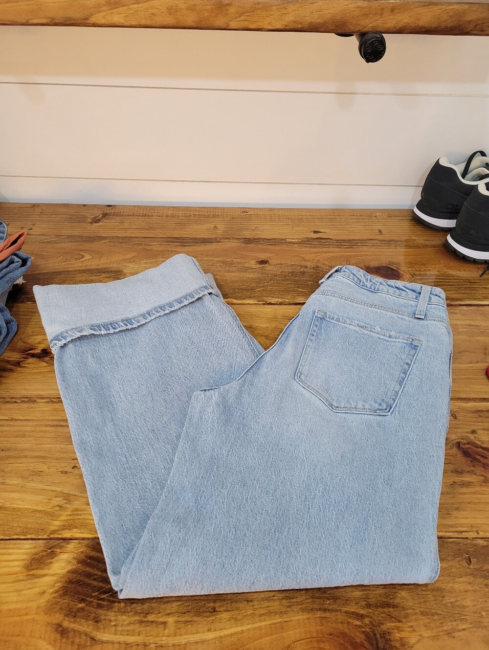 Light Wash Women's Wide-Leg Jeans - Vervet